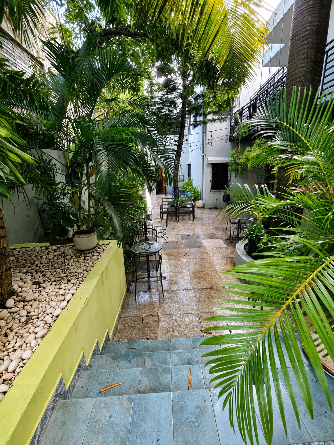 Hotelito Bonito tropical courtyard