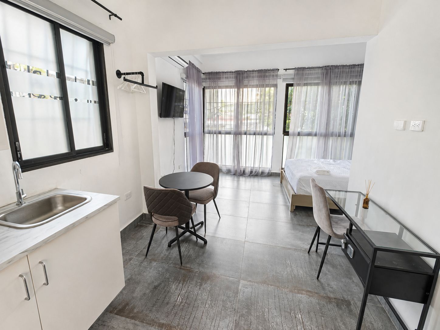 Studio Queen room